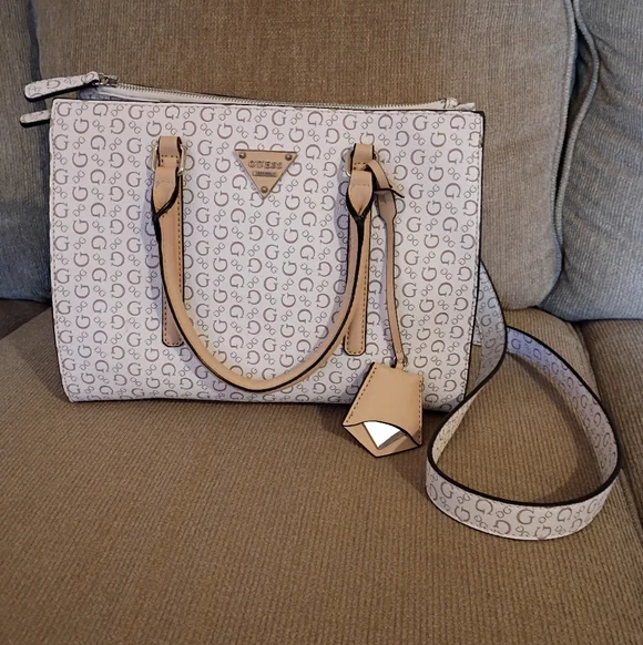 GUESS Handbag NWT Sacrifice Sale!! - Picture 9 of 9